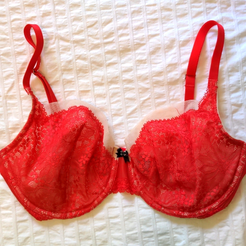Victoria's Secret Red/Cream Lace Under Wire Bra, 34DD